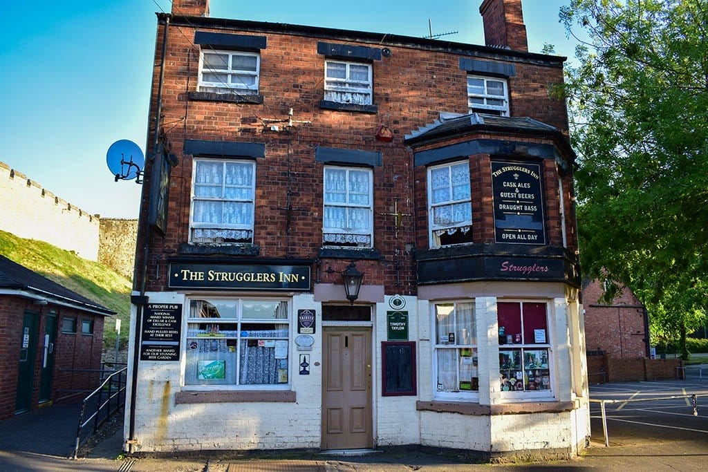 Strugglers Inn castle walls
