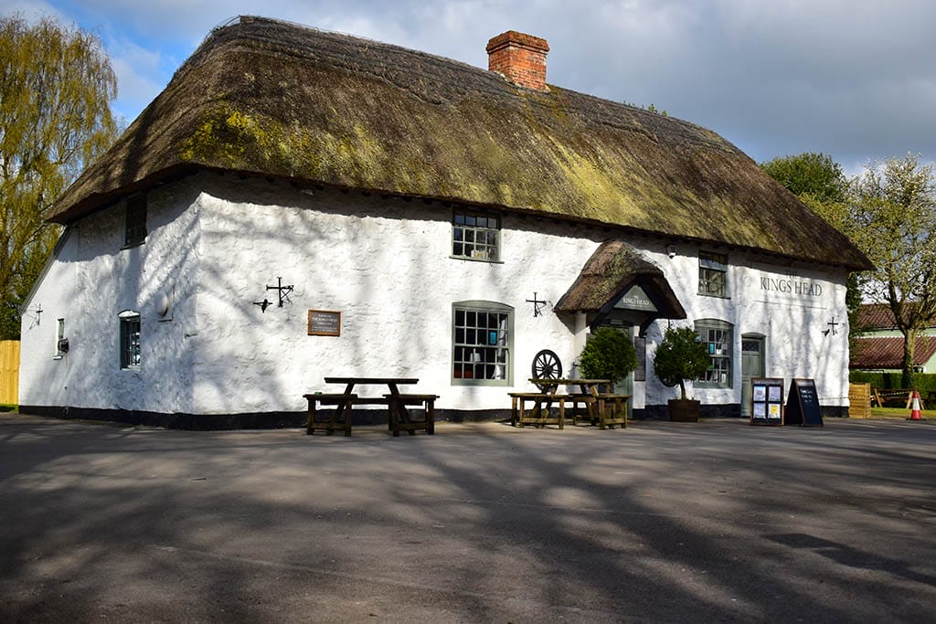 Kings Head Tealby side view