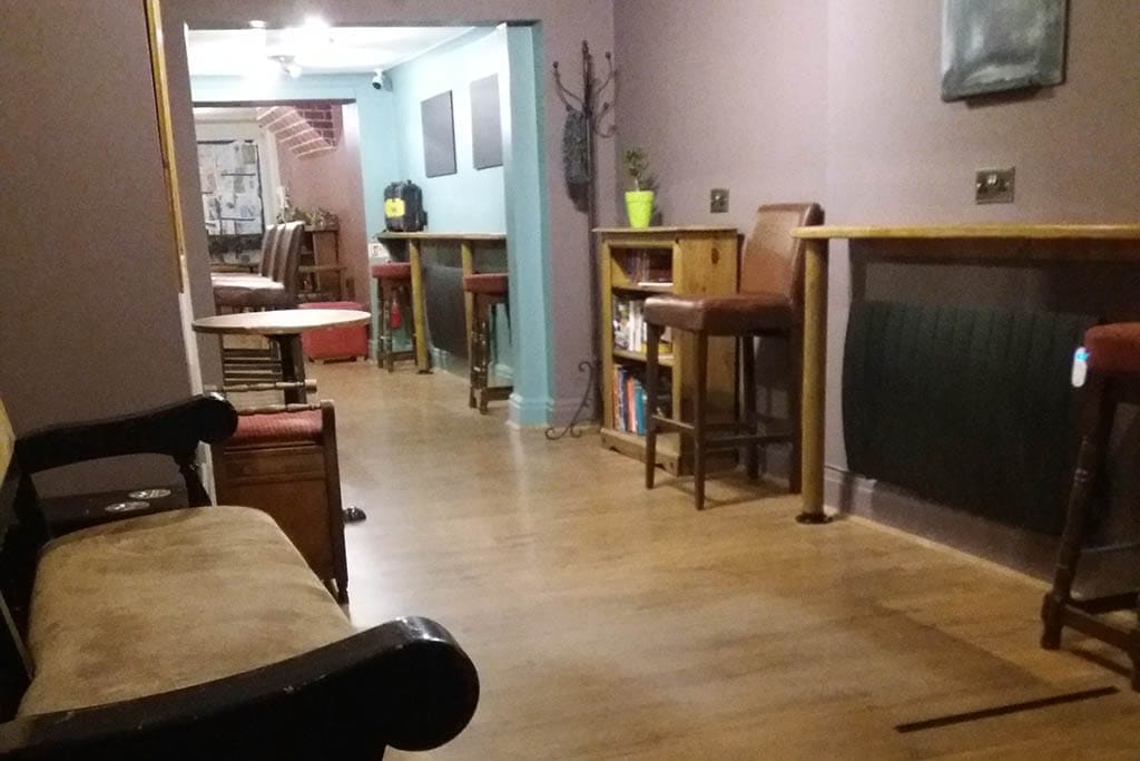 Tiny Tavern Lincoln interior