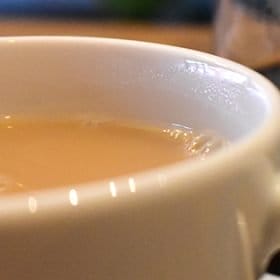 T lounge teacup rim