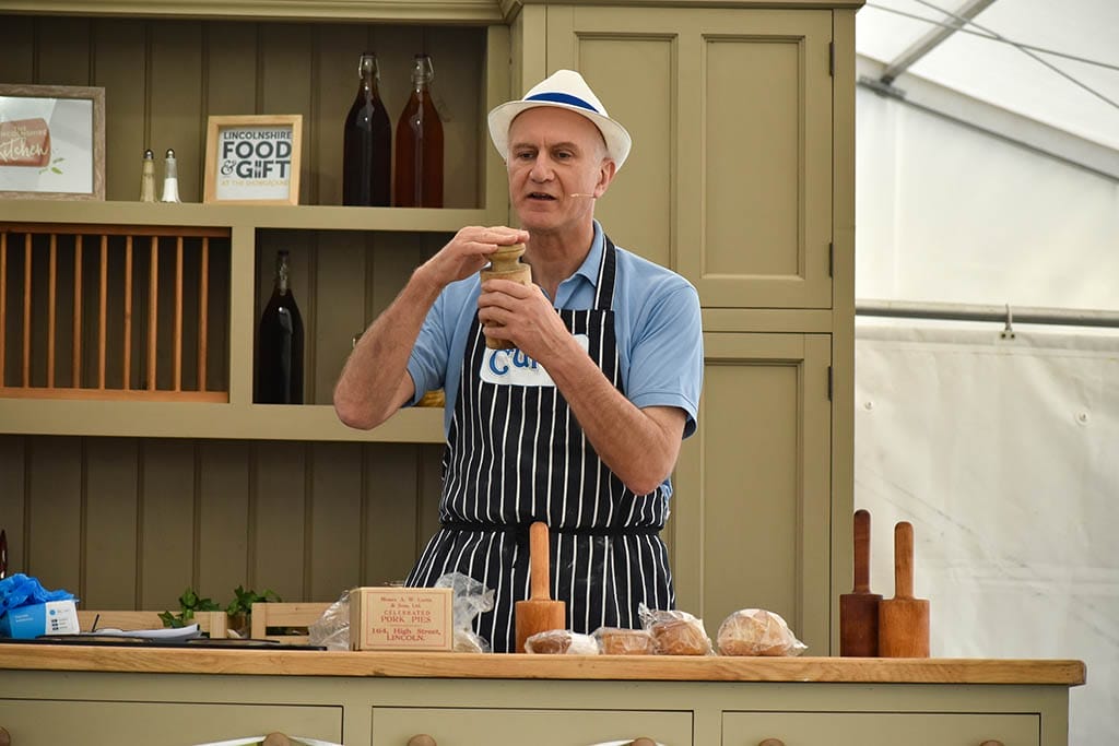 Lincolnshire Kitchen Curtis of Lincoln demonstration