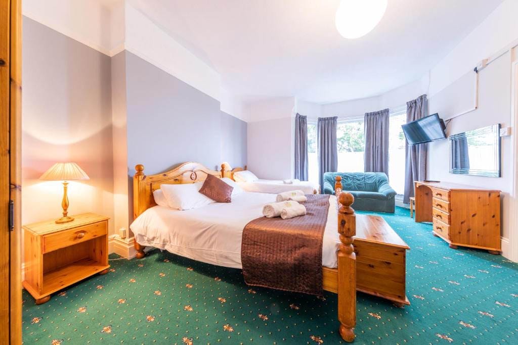 The Clee Hotel Bedroom The Clee Hotel bedroom Cleethorpes
